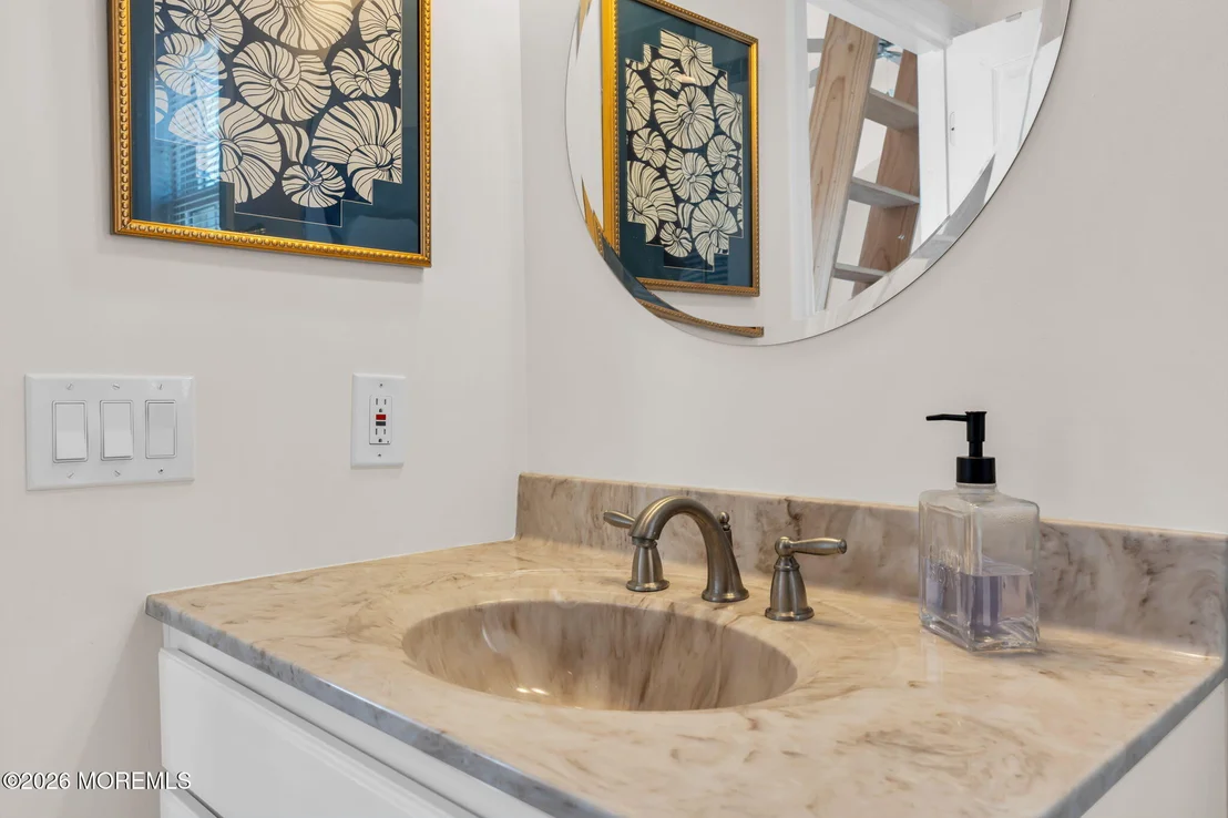 Photo of 115 W Tide Way