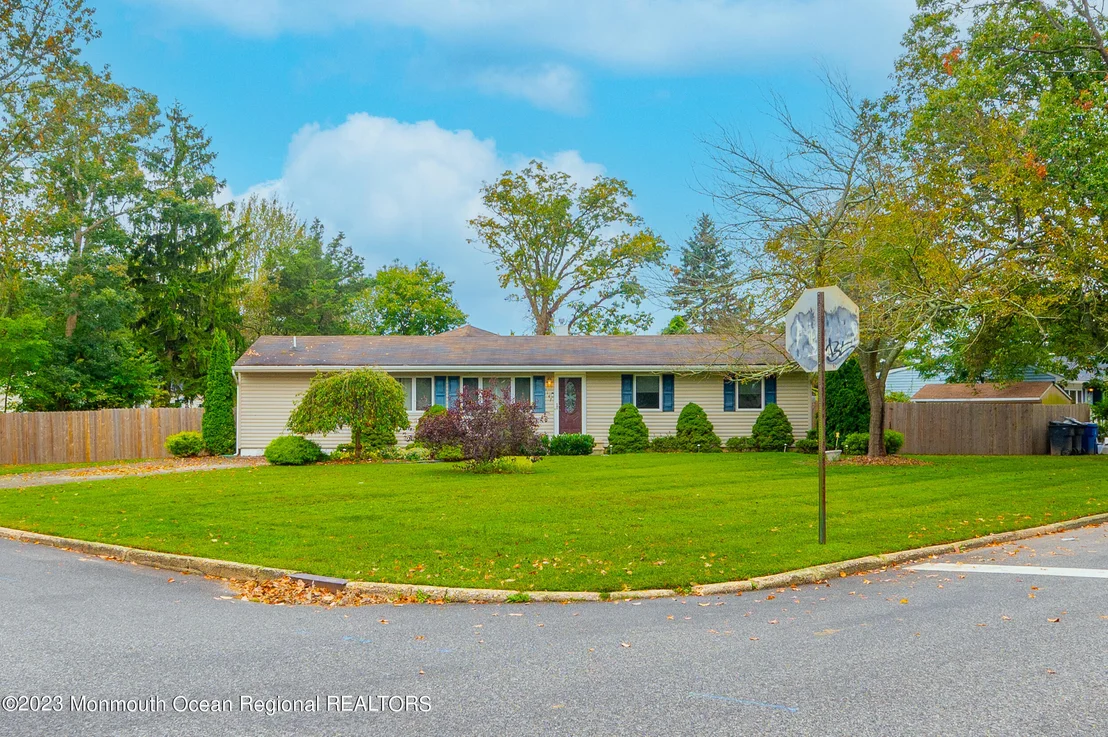 Photo of 1147 Overlook Drive