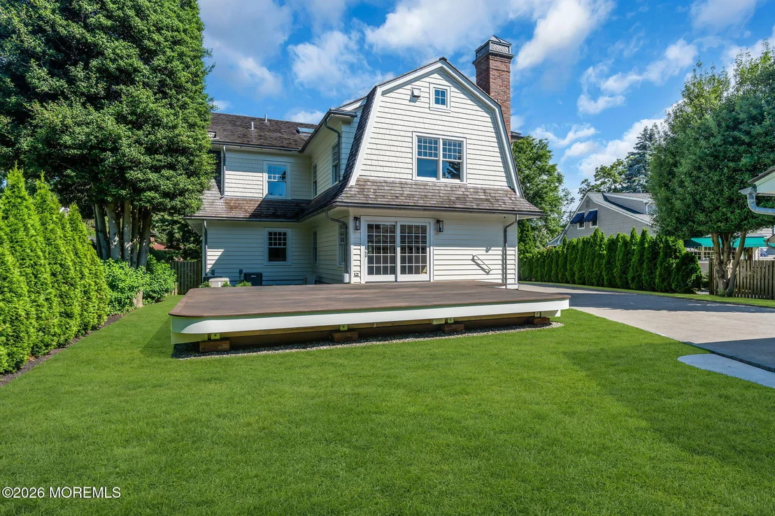 Photo of 327 South Boulevard