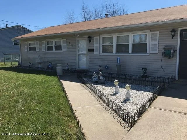 Photo of 450 Applegate Avenue