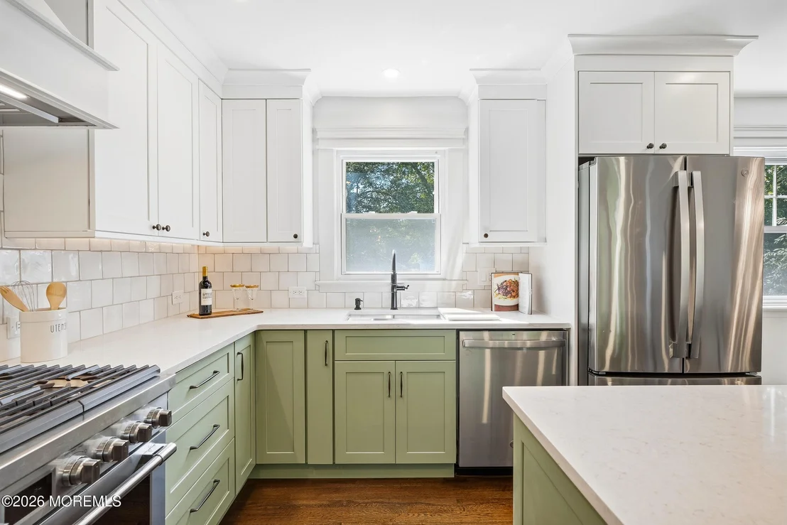 Photo of 208 N Riverside Drive