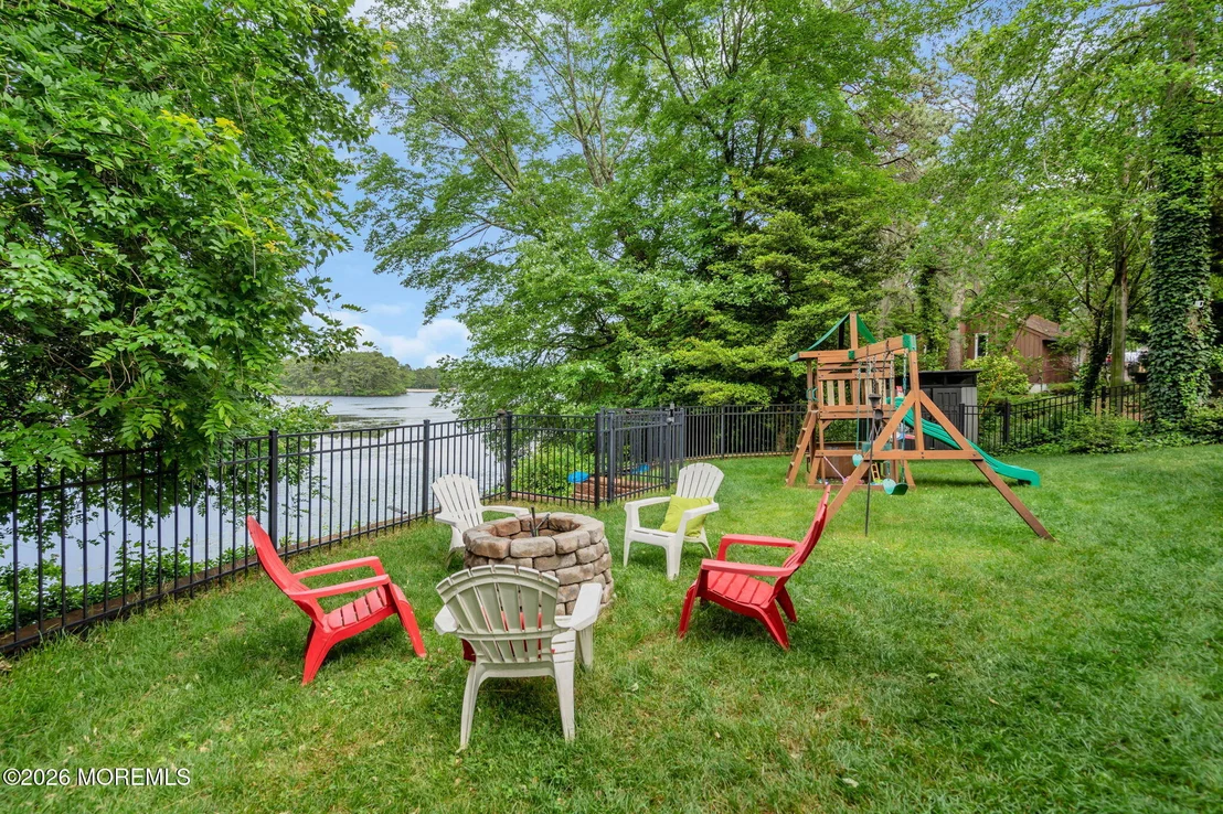 Photo of 1600 Parkview Boulevard