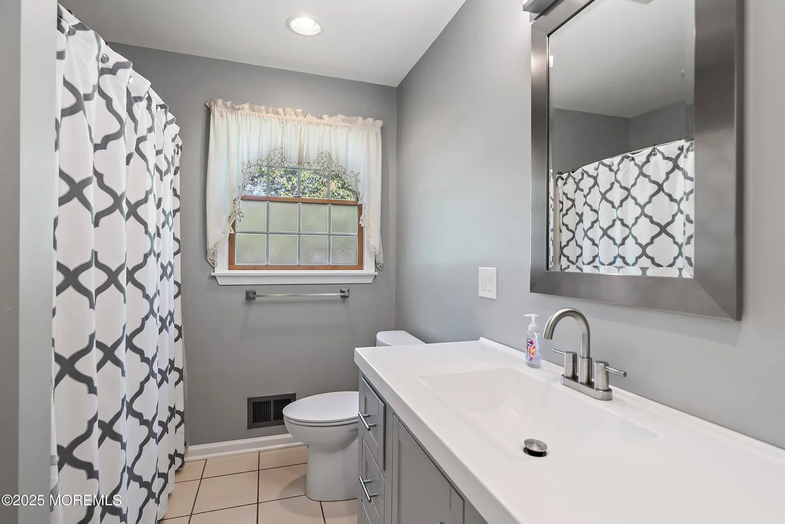 Photo of 657 Rodrigues Lane