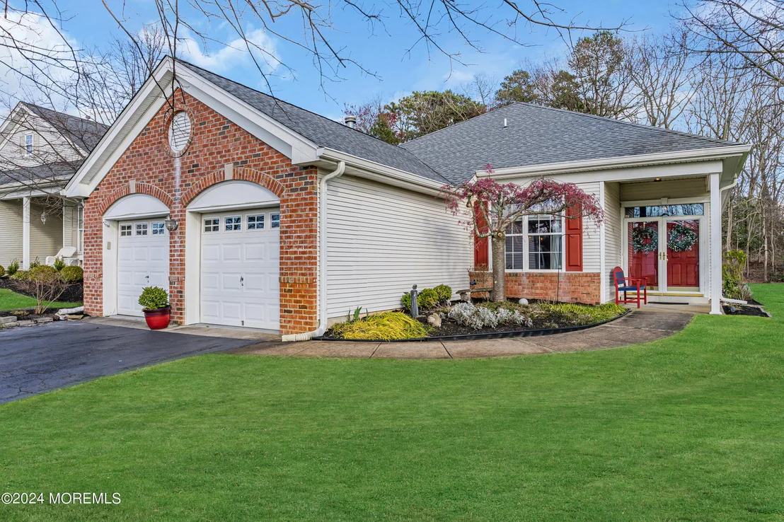 Photo of 2584 Collier Road