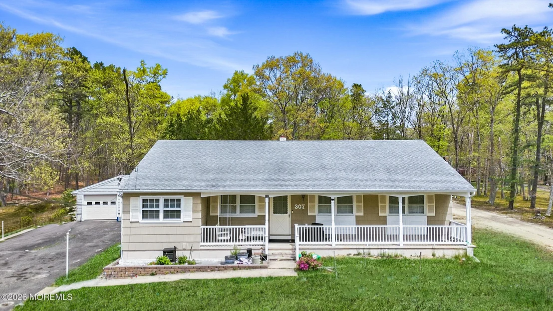 Photo of 307 Clearstream Road