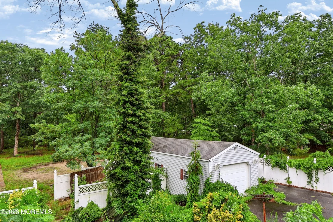 Photo of 2121 Ridgeway Road