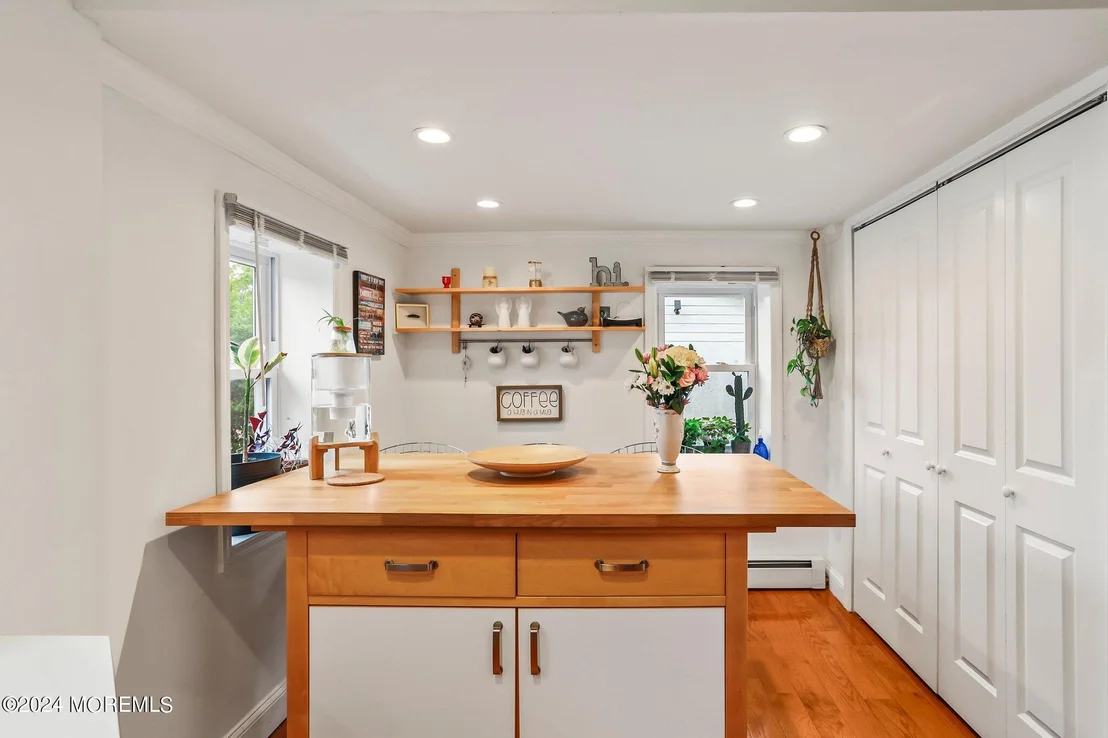 Photo of 785 Lakeshore Drive