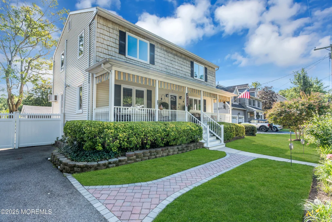 Photo of 818 Arthur Drive