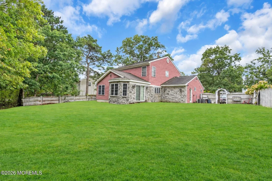Photo of 104 Spruce Circle N