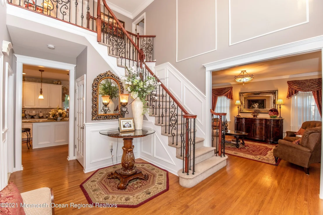 Photo of 607 Windcrest Court