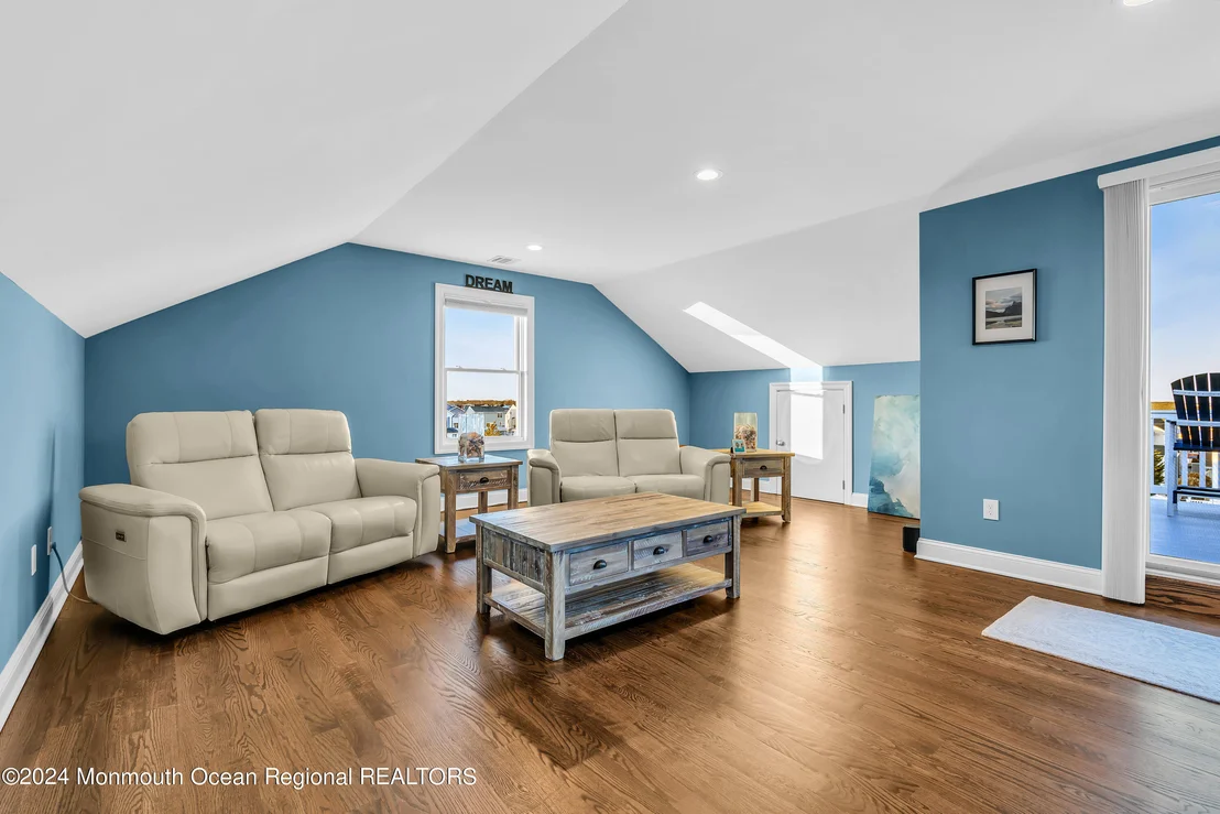 Photo of 106 Saint Lawrence Boulevard