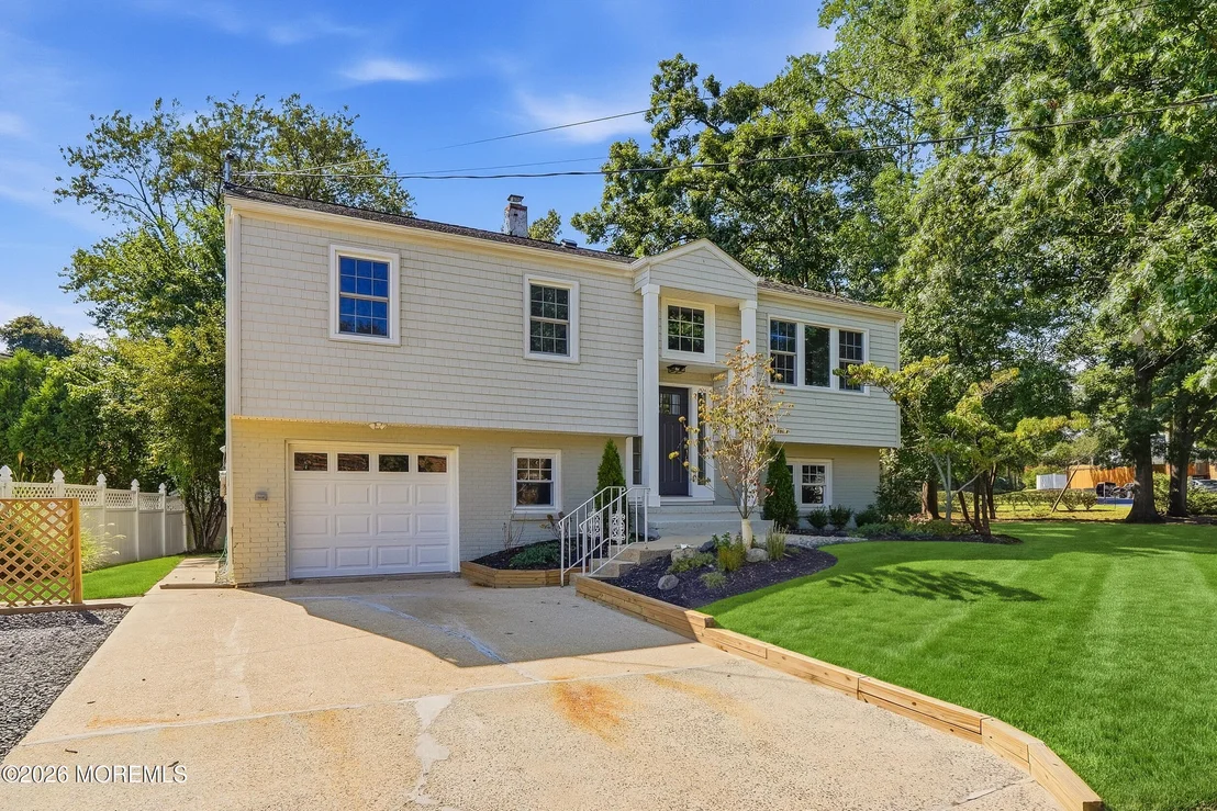 Photo of 208 N Riverside Drive