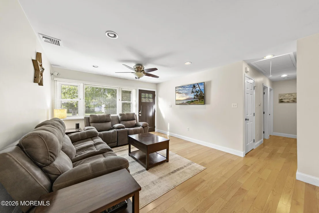 Photo of 211 3rd Avenue