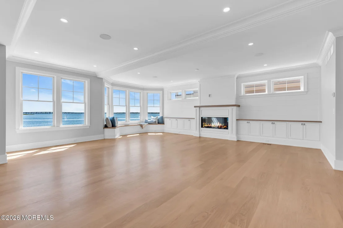 Photo of 153 Pershing Boulevard