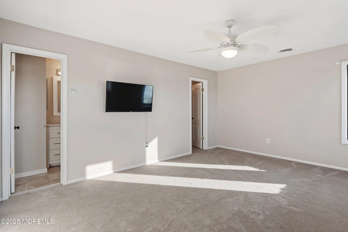 Photo of 1161 Laurel Boulevard