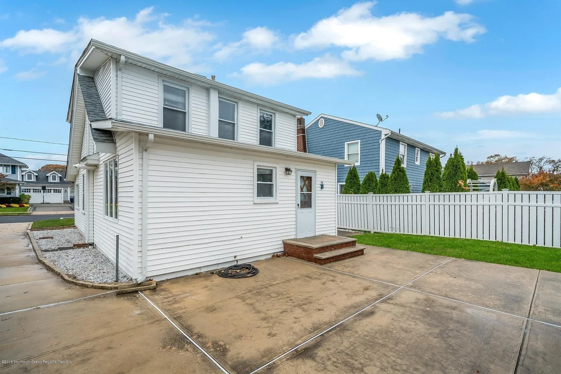 Photo of 1237 Briarwood Road