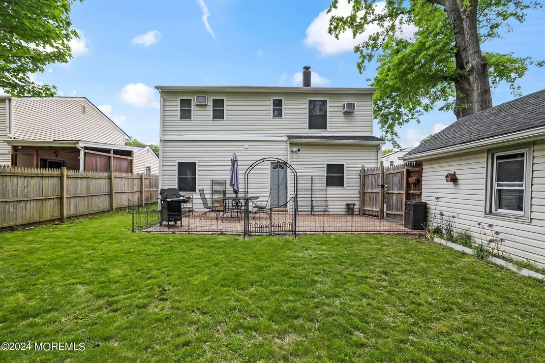 Photo of 785 Lakeshore Drive