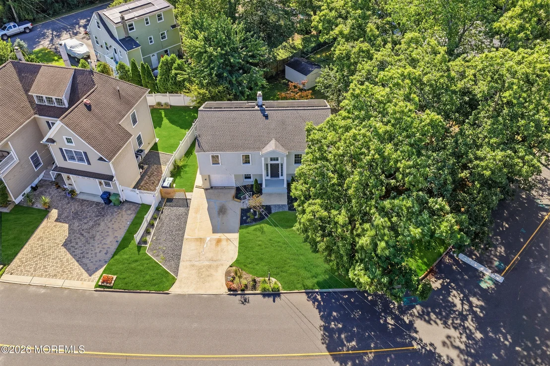 Photo of 208 N Riverside Drive