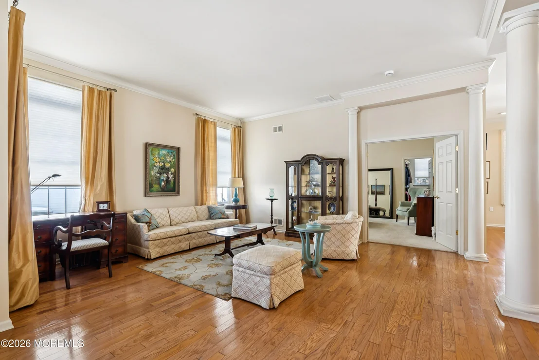 Photo of 21 Rumson Court