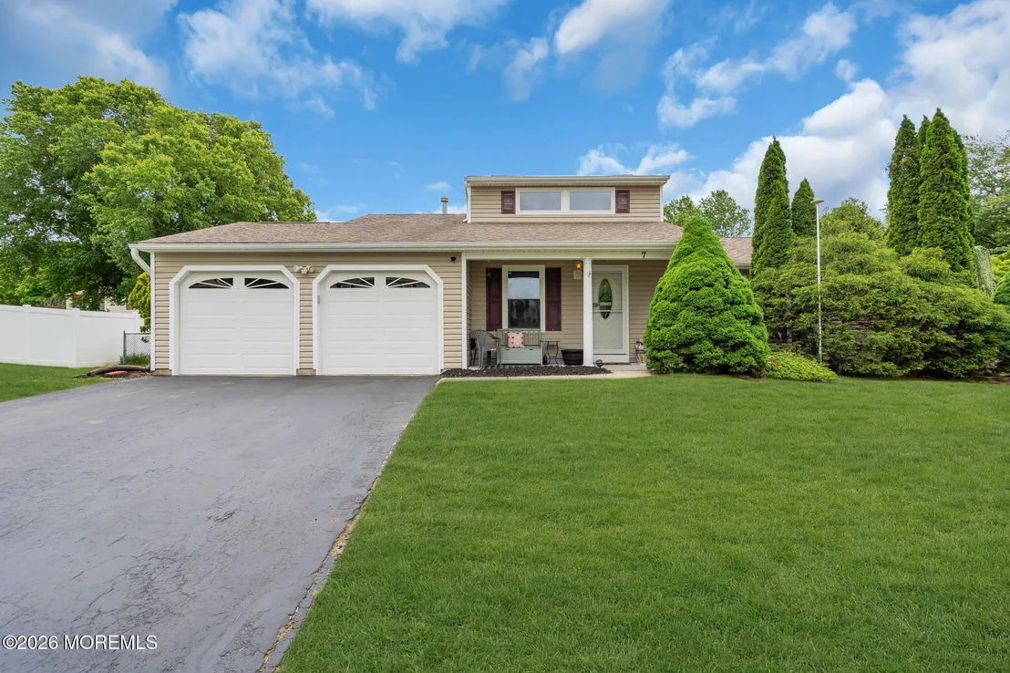 Photo of 7 Sweetbriar Trail