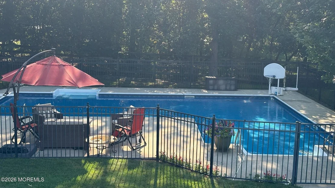 Photo of 433 Meadowood Road