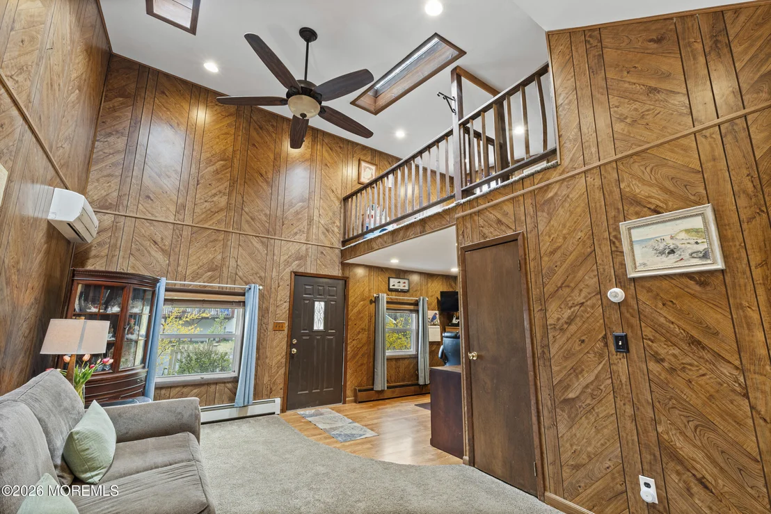 Photo of 164 W 3rd Street