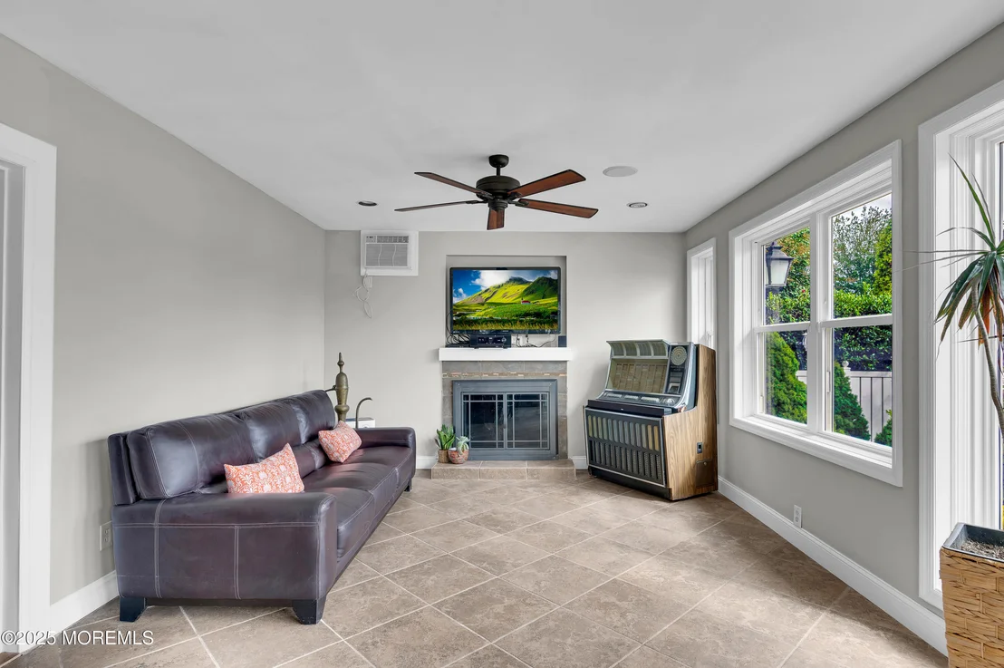 Photo of 741 S River Drive