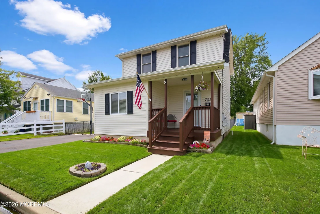 Photo of 702 Lorillard Avenue
