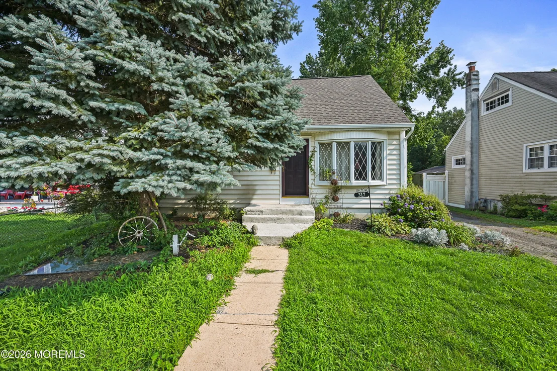 Photo of 317 Edgeview Road