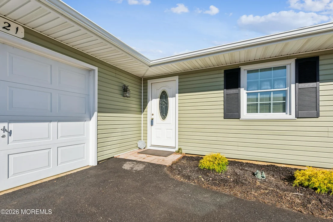 Photo of 121 Whittier Road