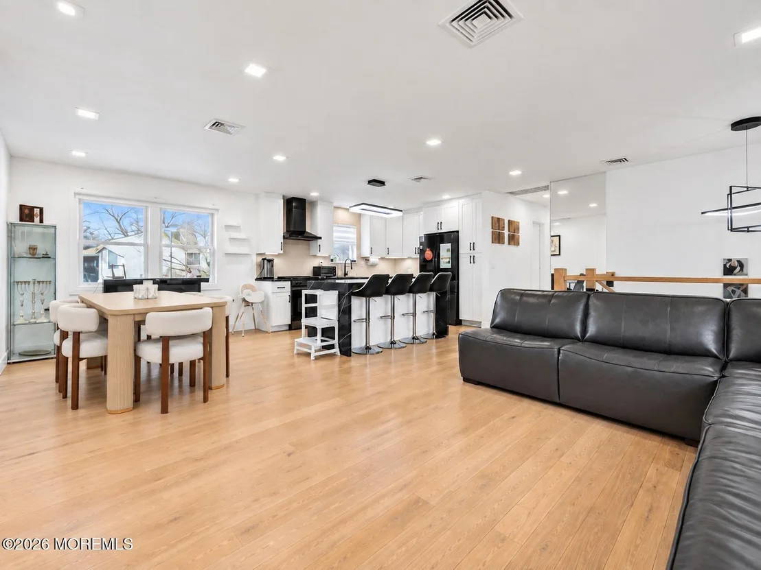 Photo of 19 Beacon Street