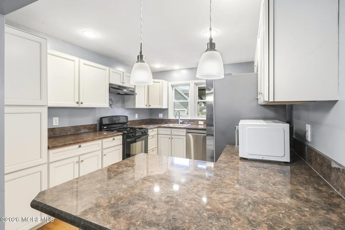 Photo of 389 Bay Avenue