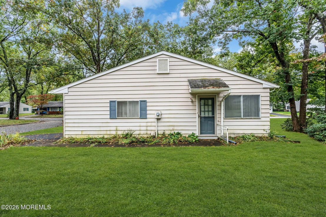 Photo of 14 Iowa Drive