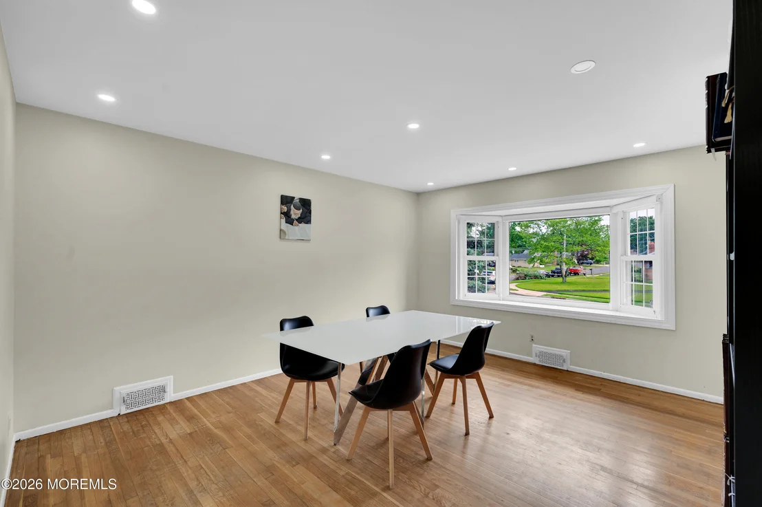 Photo of 11 Lawrence Avenue