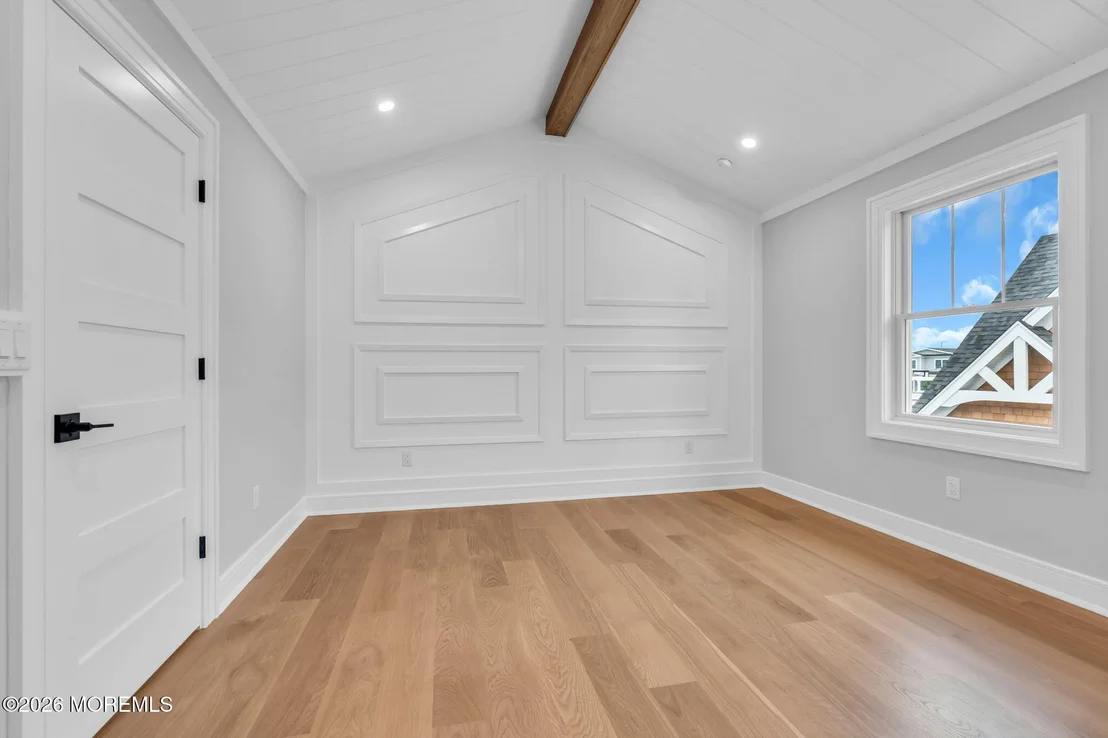 Photo of 151 Pershing Boulevard