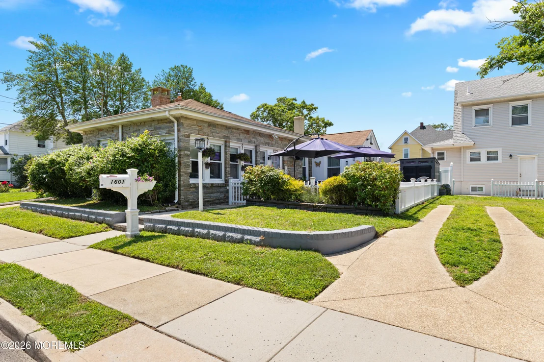 Photo of 1601 River Road