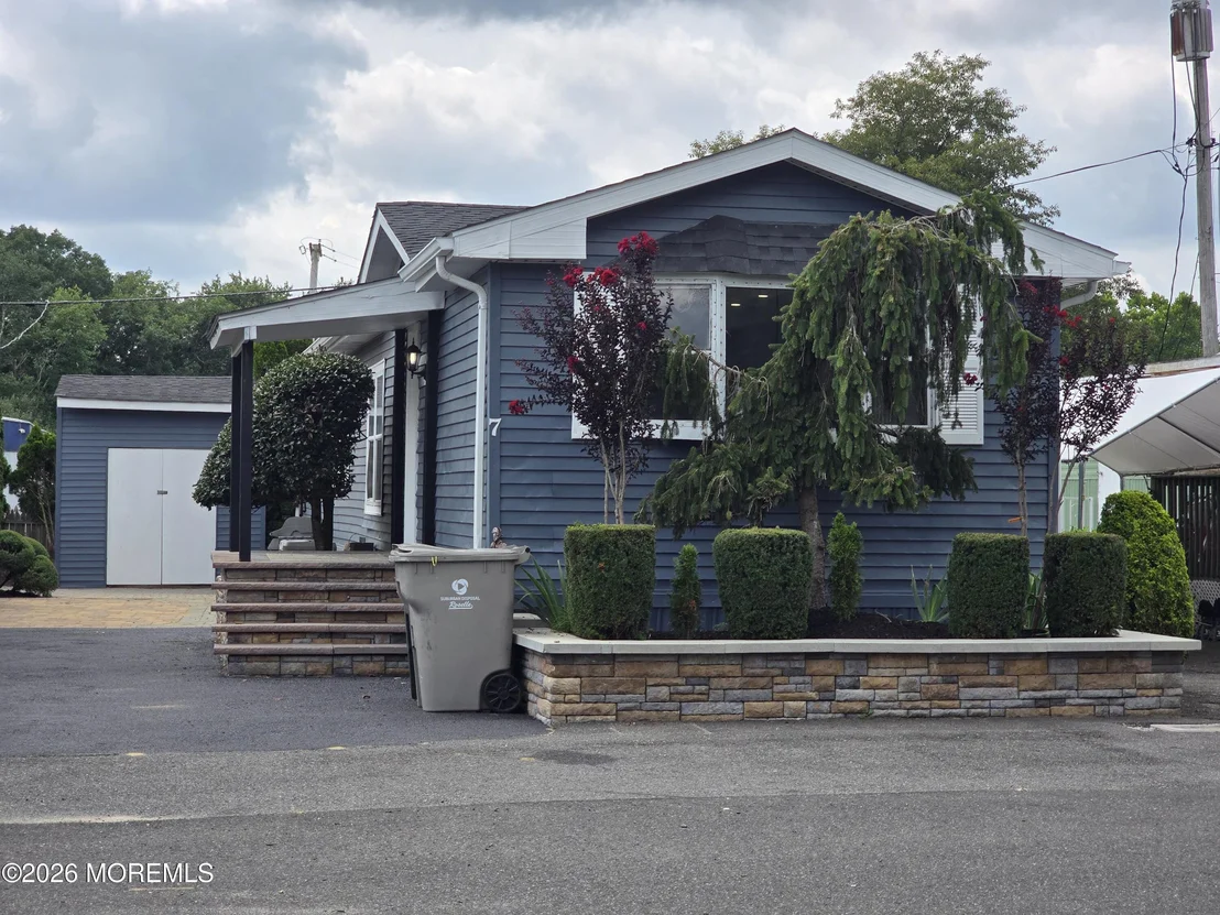Photo of 7 Shady Lake Circle