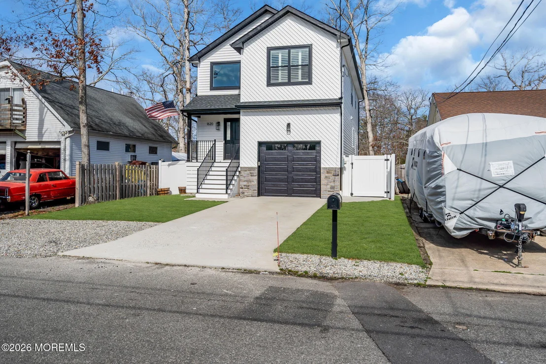 Photo of 1620 Ewart Road