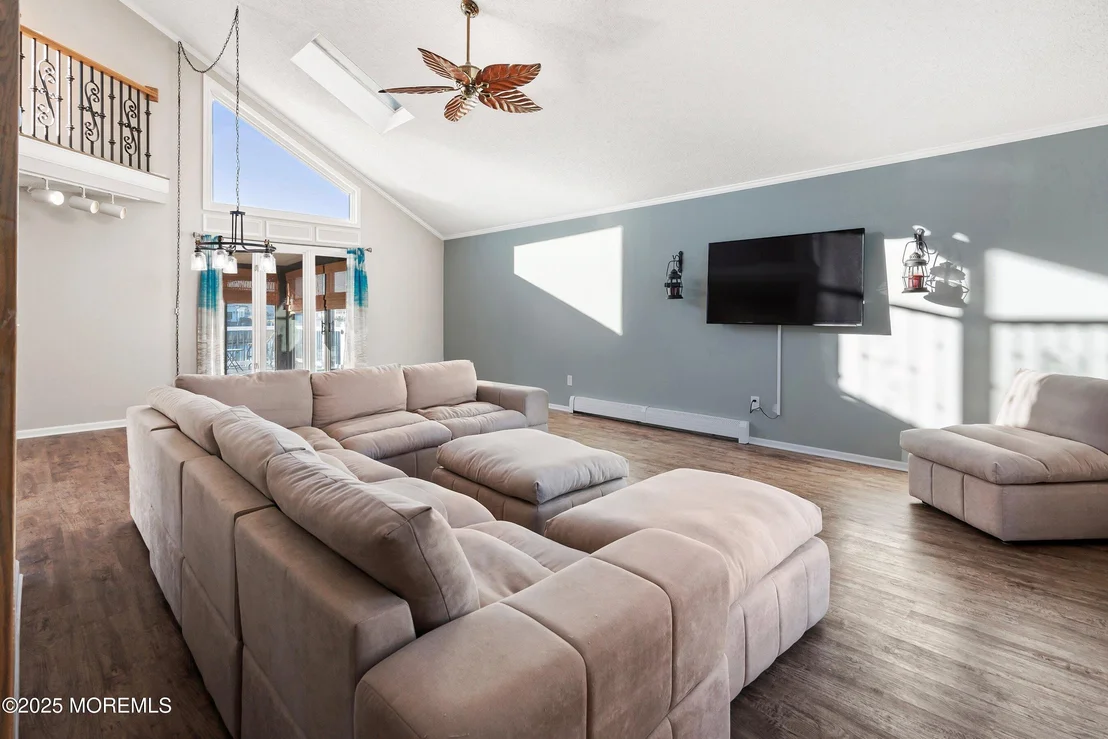 Photo of 1161 Laurel Boulevard