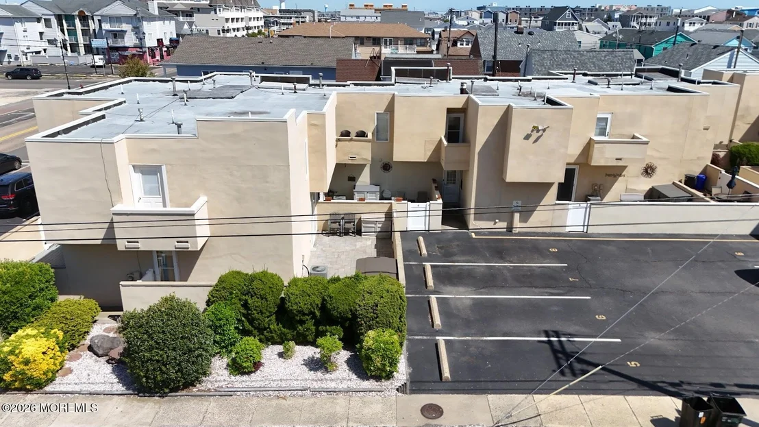 Photo of Unit 5 at 1102 Boulevard