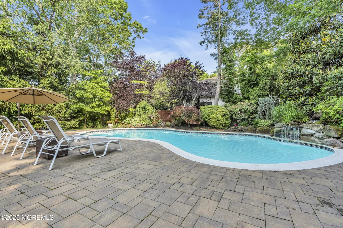 Photo of 635 Winding River Road