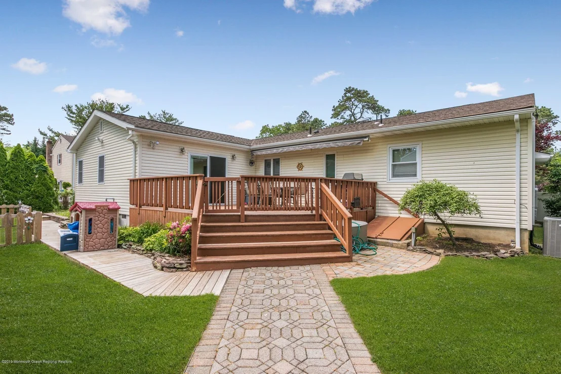 Photo of 326 Huxley Drive