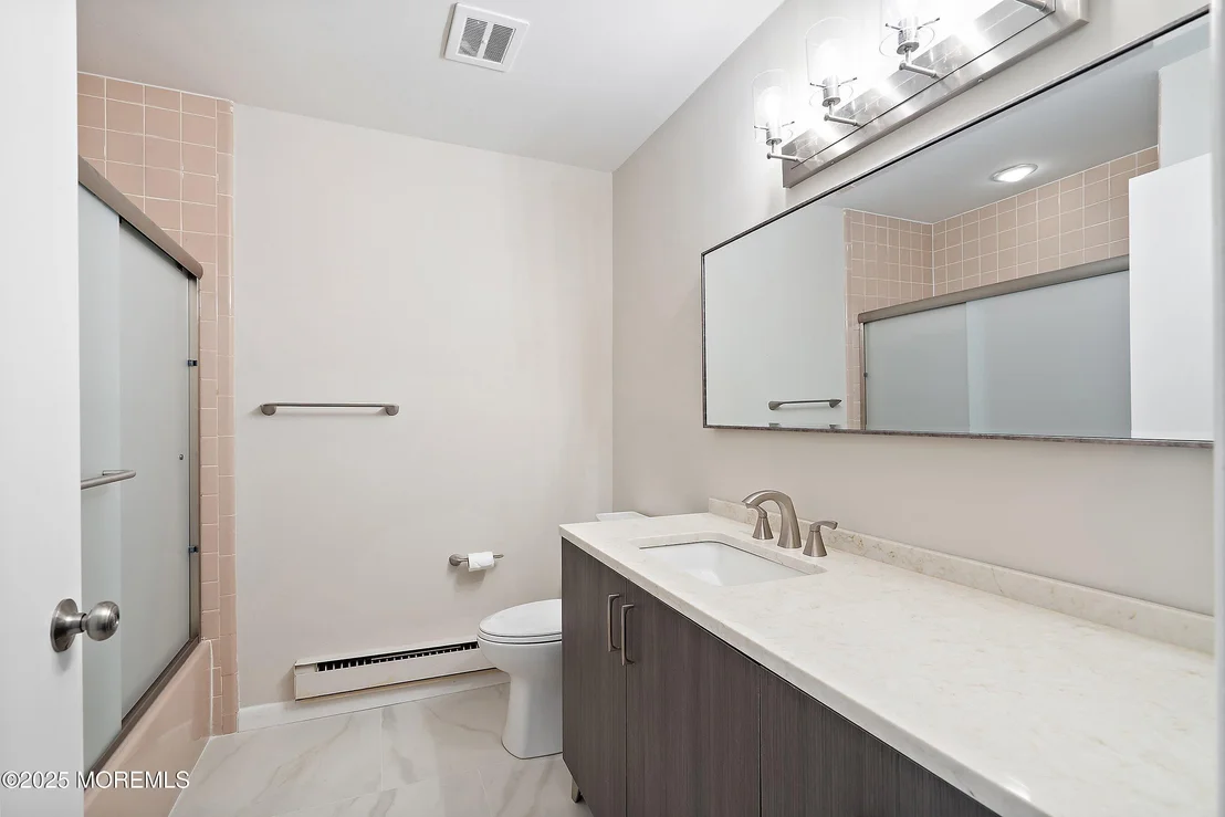Photo of 1087B Argyll Circle