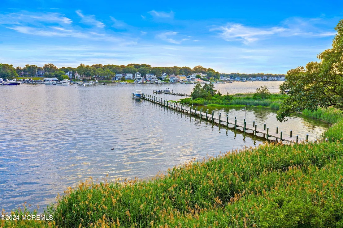 Photo of 2639 River Road