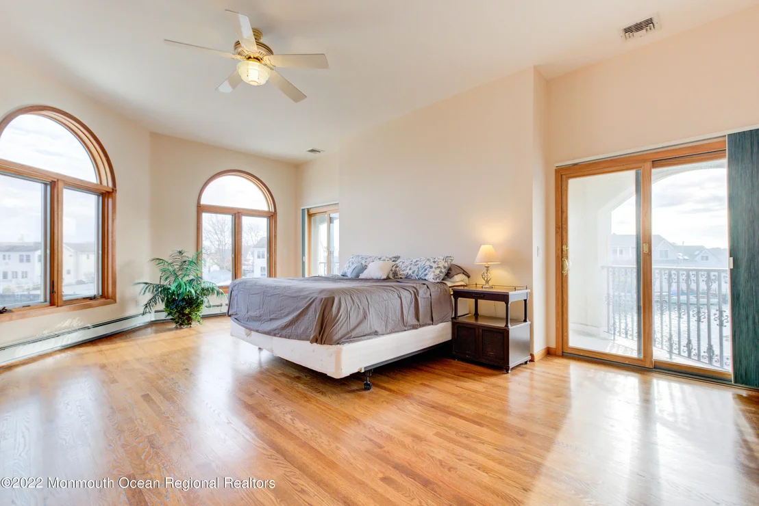 Photo of 1009 Plimsoll Pt