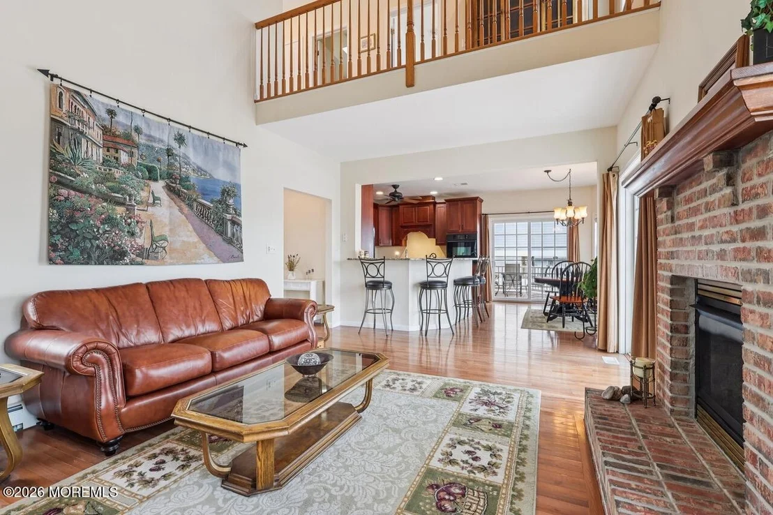 Photo of 232 Montclair Road S