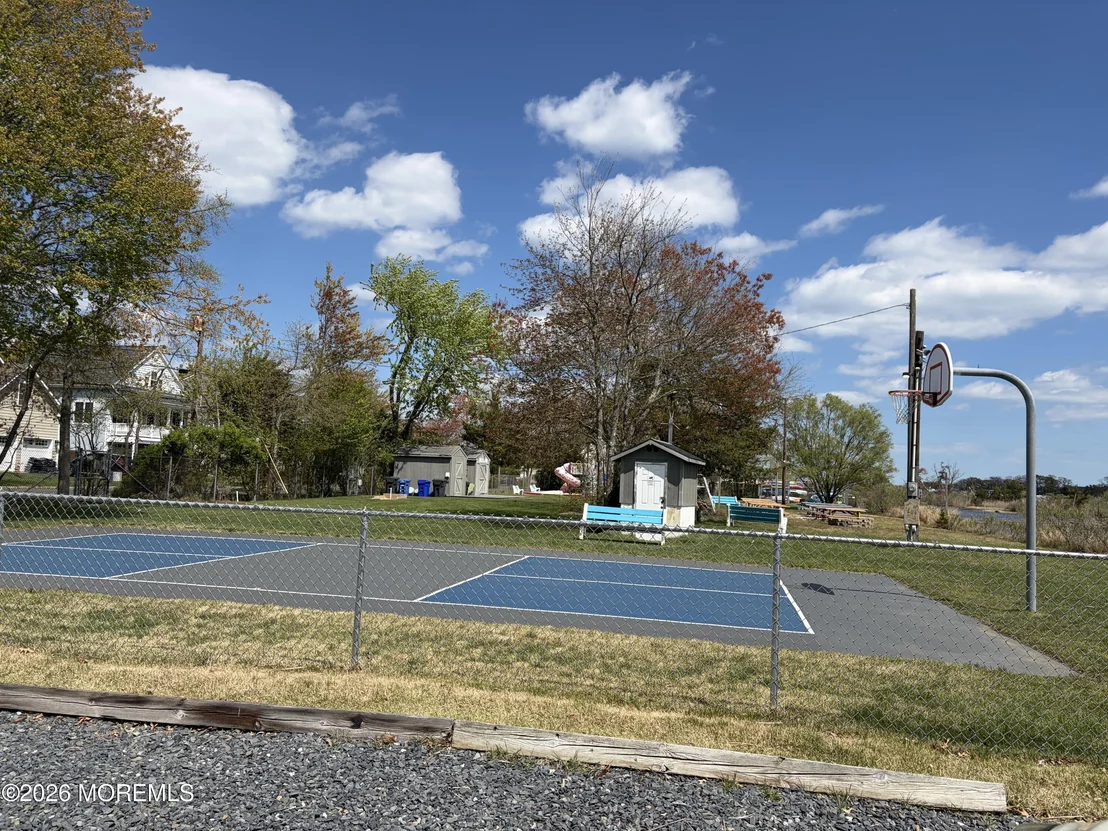 Photo of 502 Yew Drive
