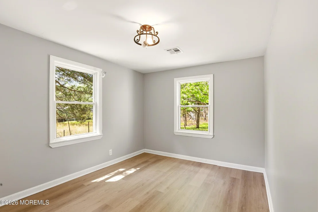 Photo of 517 Newtons Corner Road