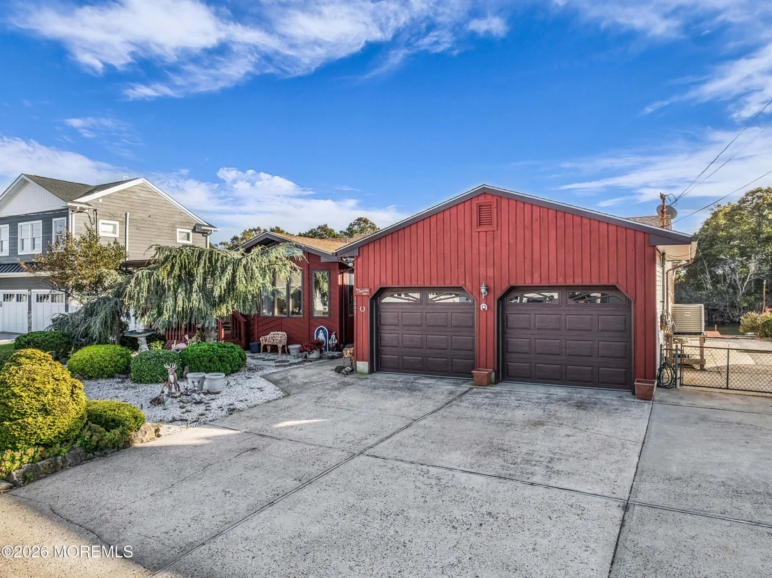 Photo of 1007 Laurel Boulevard