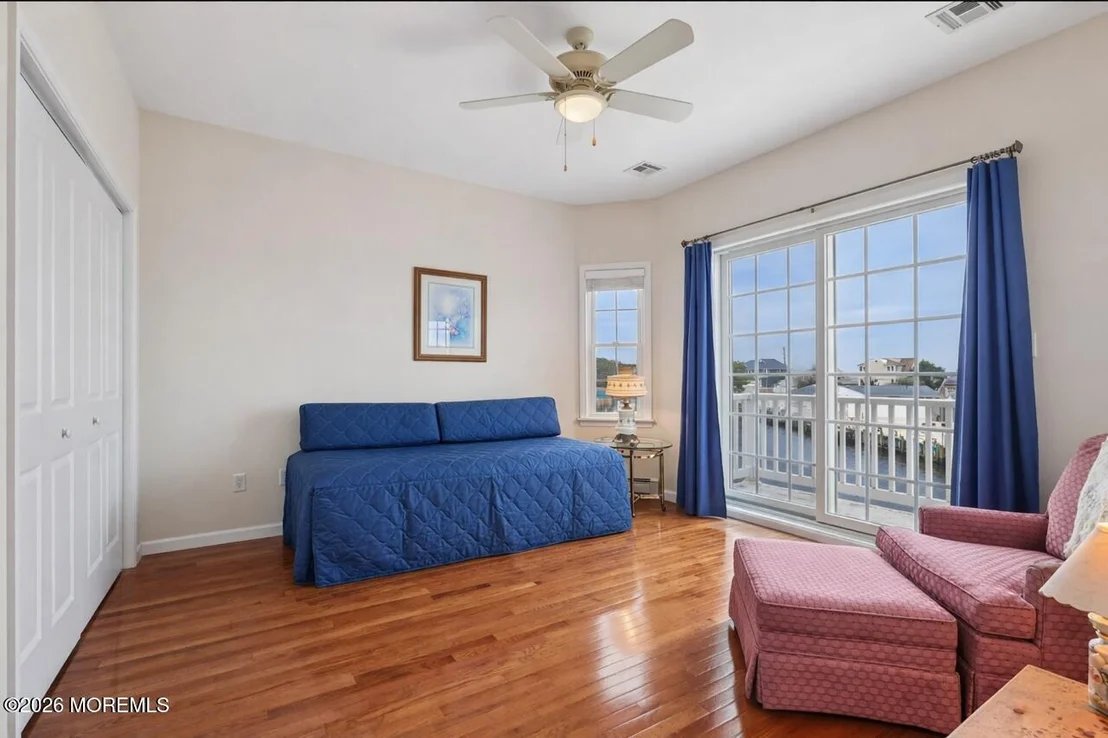 Photo of 232 Montclair Road S